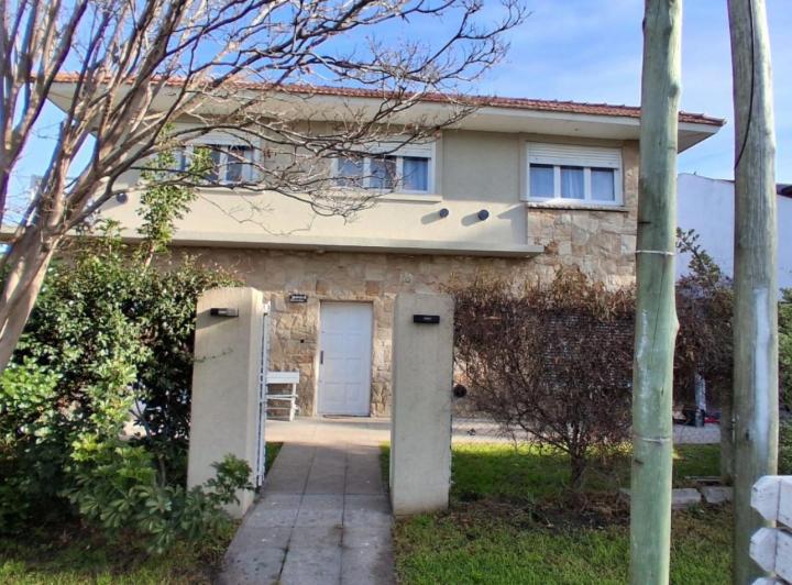 Casa · 235m² · 4 Ambientes · 1 Cochera