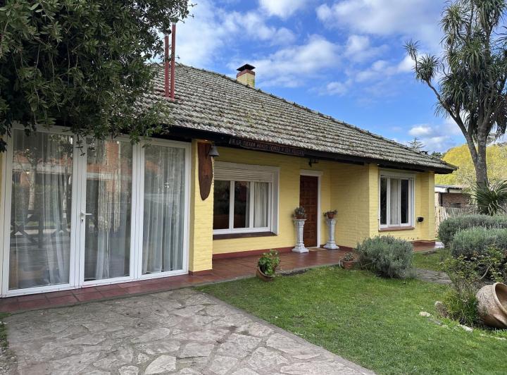 Casa · 130m² · 4 Ambientes · 2 Cocheras