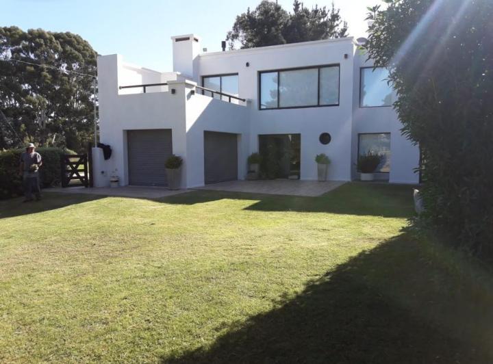 Casa · 250m² · 4 Ambientes · 1 Cochera