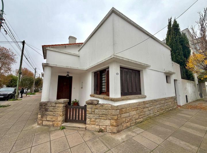 Casa · 210m² · 3 Ambientes · 1 Cochera