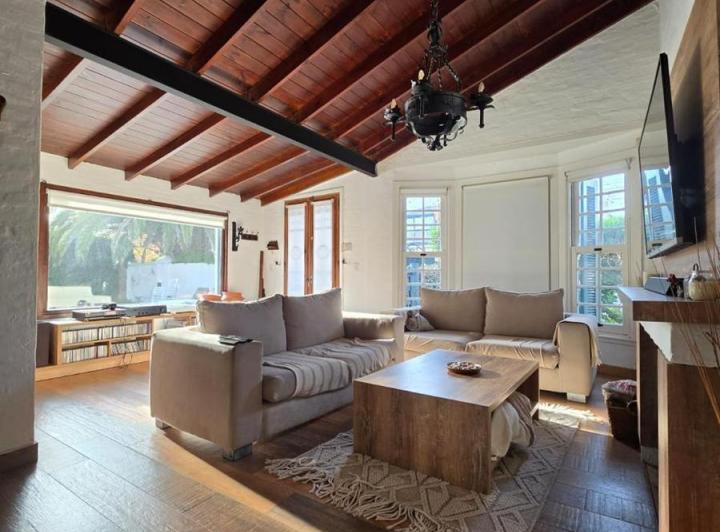 Casa · 226m² · 4 Ambientes · 1 Cochera