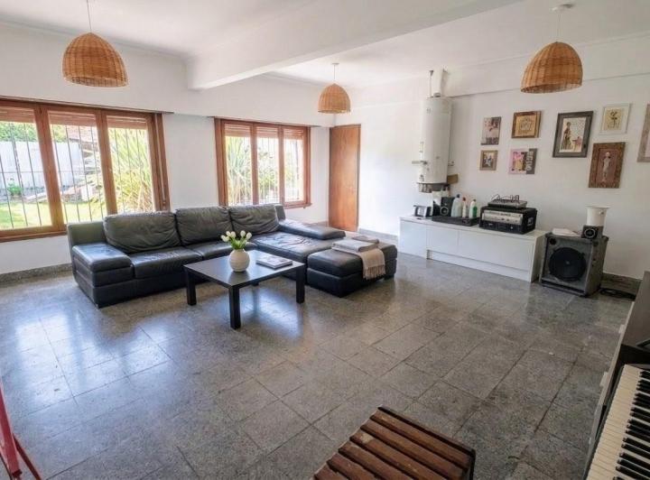Casa · 180m² · 4 Ambientes · 2 Cocheras