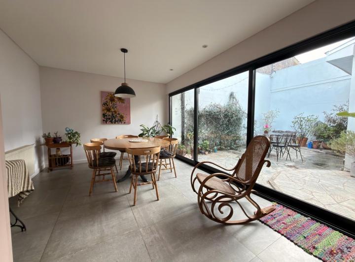 Casa · 200m² · 5 Ambientes · 1 Cochera