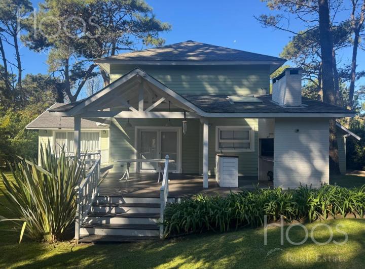 Casa · 220m² · 5 Ambientes · 1 Cochera