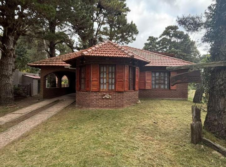 Casa · 105m² · 4 Ambientes · 1 Cochera