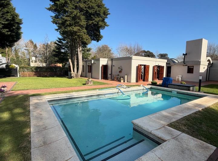 Casa · 297m² · 6 Ambientes · 1 Cochera