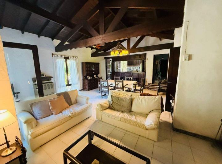 Casa · 160m² · 4 Ambientes · 1 Cochera