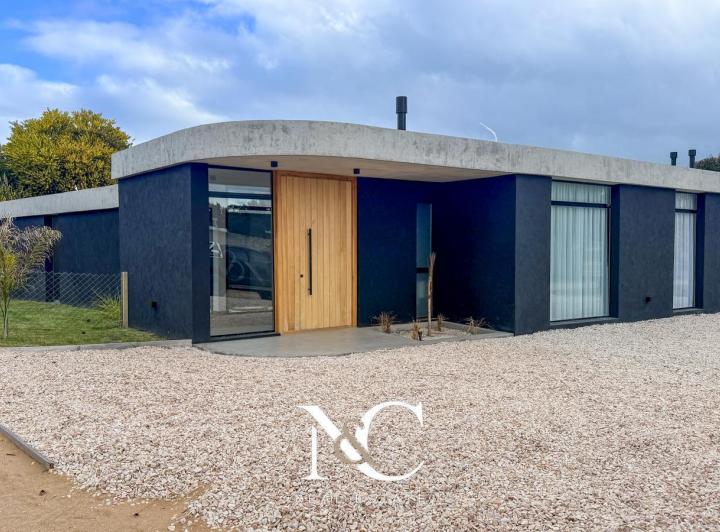 Casa · 195m² · 5 Ambientes · 2 Cocheras