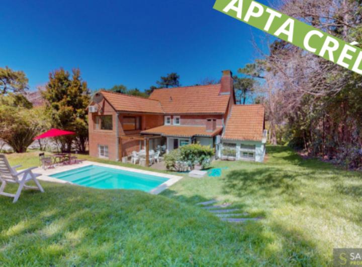 Casa · 229m² · 6 Ambientes · 1 Cochera
