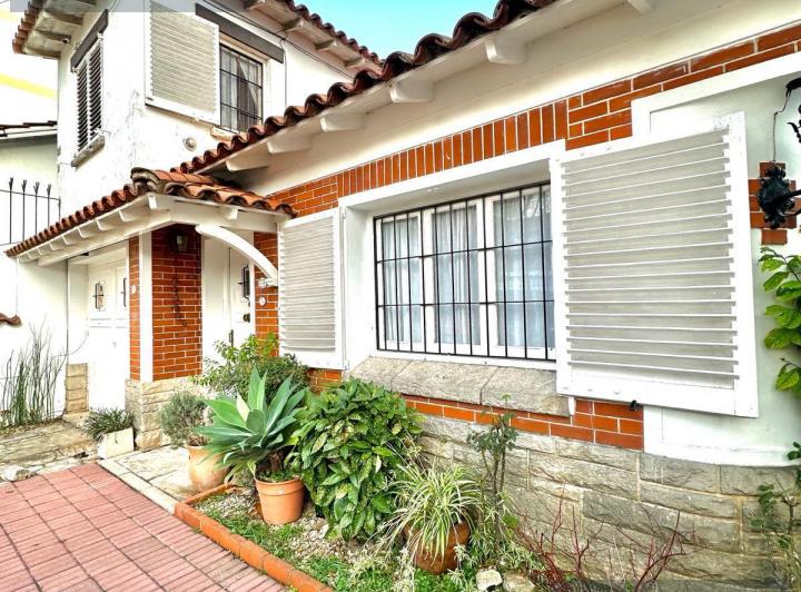 Casa · 208m² · 5 Ambientes · 1 Cochera