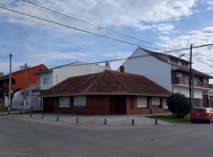 Casa · 100m² · 4 Ambientes · 2 Cocheras