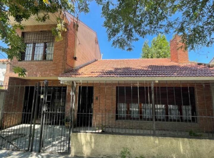 Casa · 174m² · 4 Ambientes · 1 Cochera