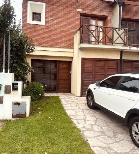 Casa · 120m² · 4 Ambientes · 1 Cochera