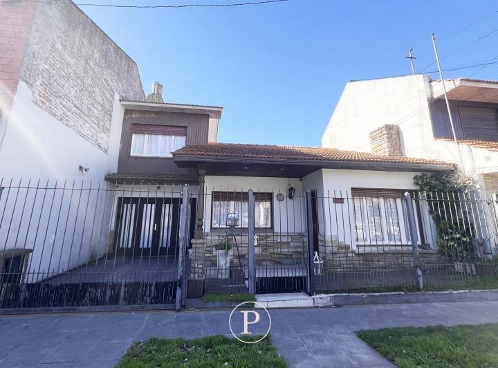 Casa · 167m² · 4 Ambientes · 3 Cocheras
