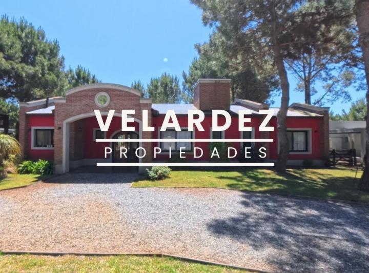 Casa · 196m² · 6 Ambientes · 1 Cochera