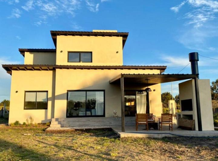 Casa · 116m² · 4 Ambientes · 2 Cocheras
