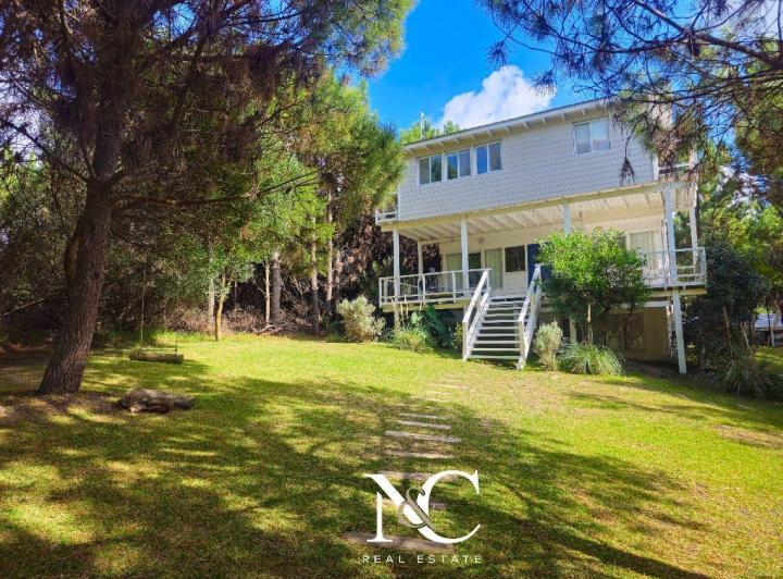 Casa · 210m² · 5 Ambientes