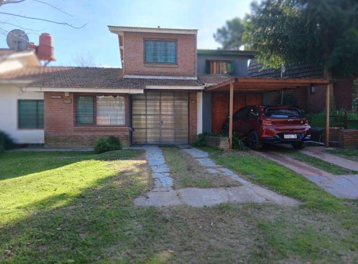 Casa · 80m² · 5 Ambientes · 1 Cochera
