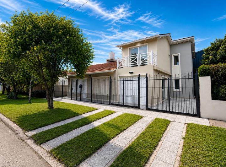 Casa · 145m² · 4 Ambientes · 2 Cocheras