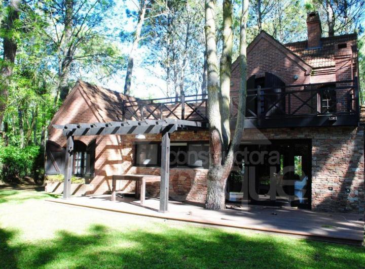 Casa · 136m² · 5 Ambientes