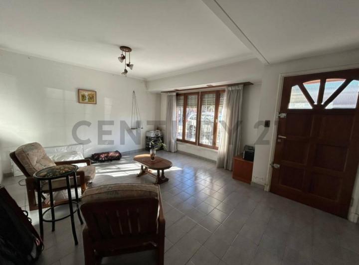 Casa · 230m² · 5 Ambientes · 1 Cochera