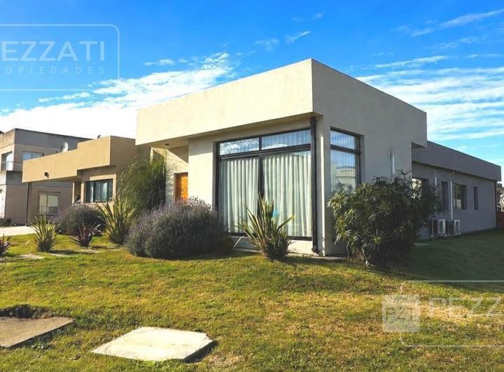 Casa · 145m² · 4 Ambientes · 2 Cocheras