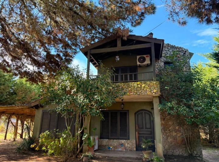 Casa · 205m² · 5 Ambientes · 1 Cochera