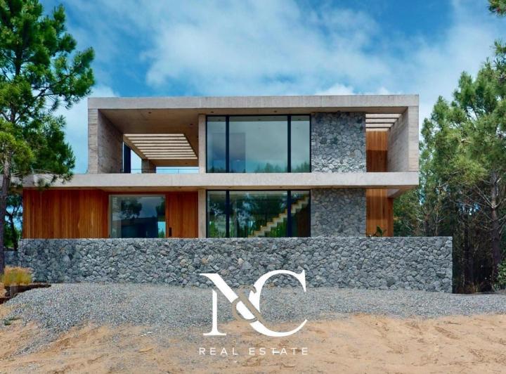 Casa · 368m² · 7 Ambientes