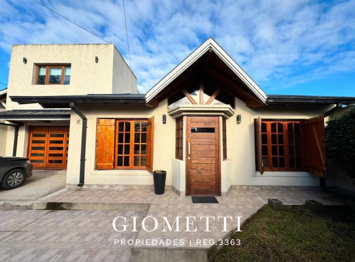 Casa · 138m² · 4 Ambientes · 1 Cochera
