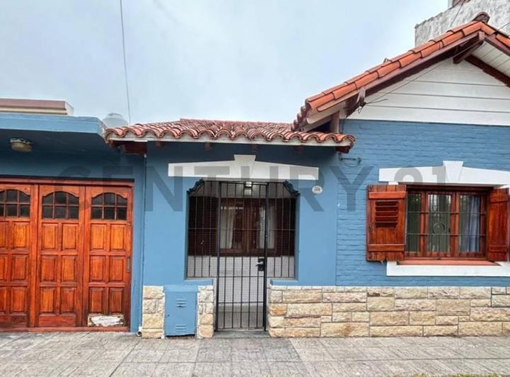 Casa · 104m² · 4 Ambientes · 1 Cochera