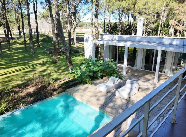 Casa · 324m² · 4 Ambientes · 1 Cochera
