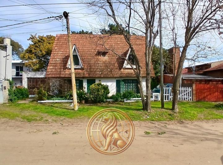 Casa · 145m² · 5 Ambientes · 1 Cochera
