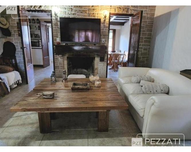 Casa · 297m² · 4 Ambientes · 3 Cocheras