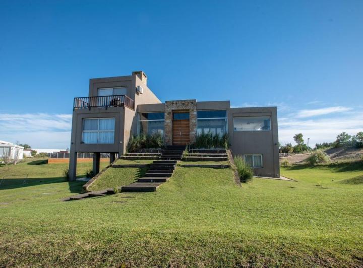 Casa · 240m² · 5 Ambientes