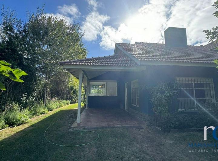 Casa · 218m² · 6 Ambientes · 1 Cochera