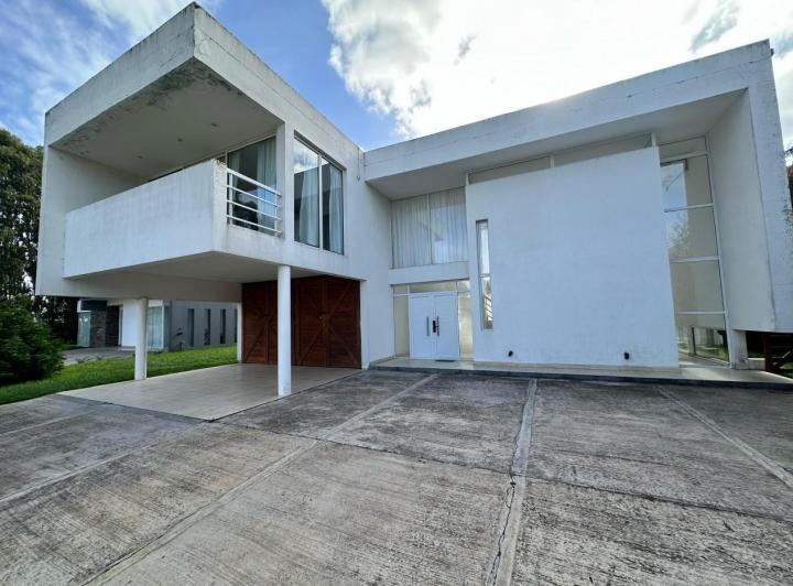 Casa · 342m² · 4 Ambientes