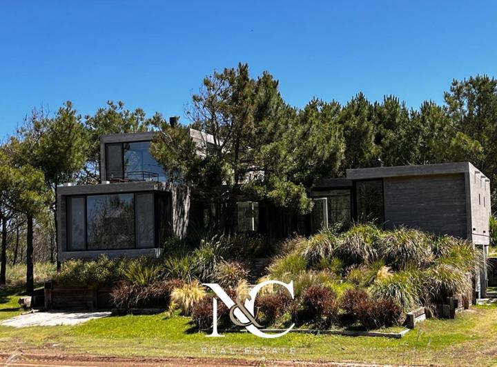 Casa · 280m² · 5 Ambientes