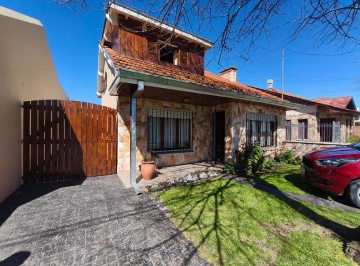 Casa · 130m² · 5 Ambientes · 2 Cocheras