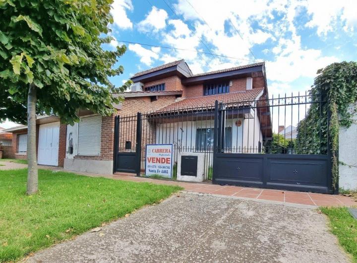 Casa · 93m² · 2 Dormitorios · 2 Cocheras