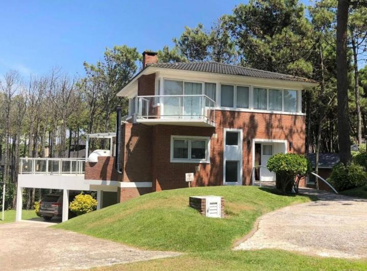 Casa · 230m² · 6 Ambientes