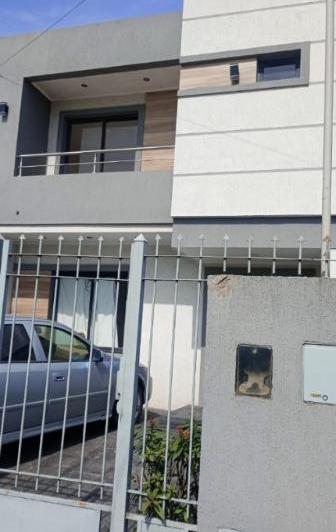 Casa · 90m² · 4 Ambientes · 1 Cochera