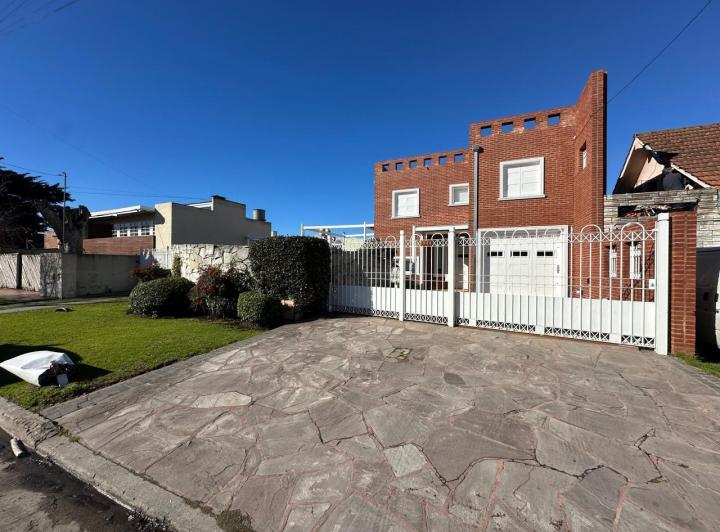 Casa · 330m² · 5 Ambientes