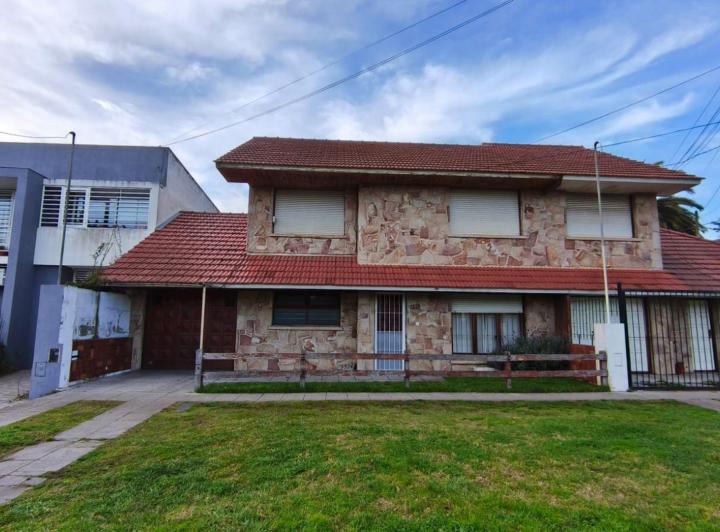 Casa · 145m² · 5 Ambientes · 1 Cochera