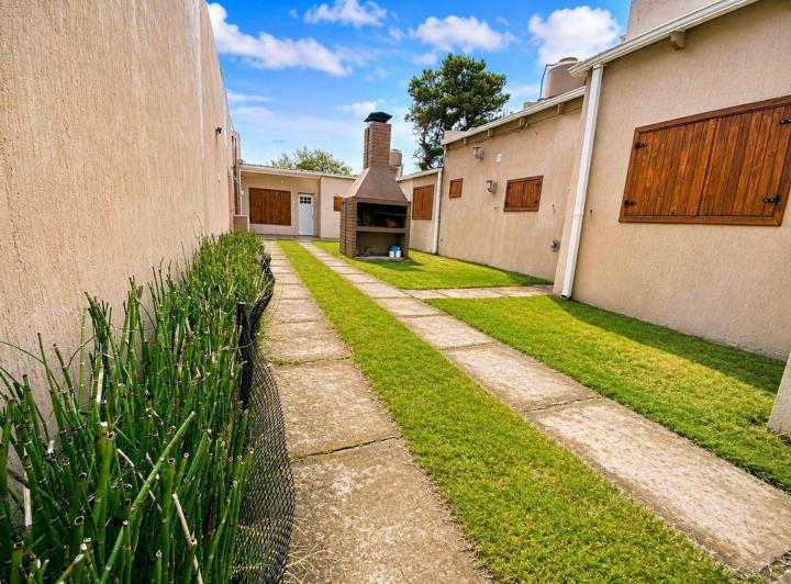 Casa · 220m² · 12 Ambientes · 2 Cocheras