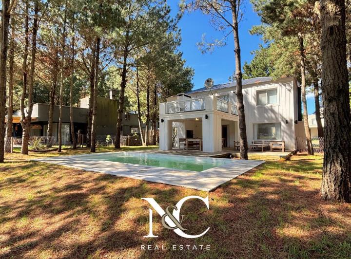 Casa · 200m² · 6 Ambientes