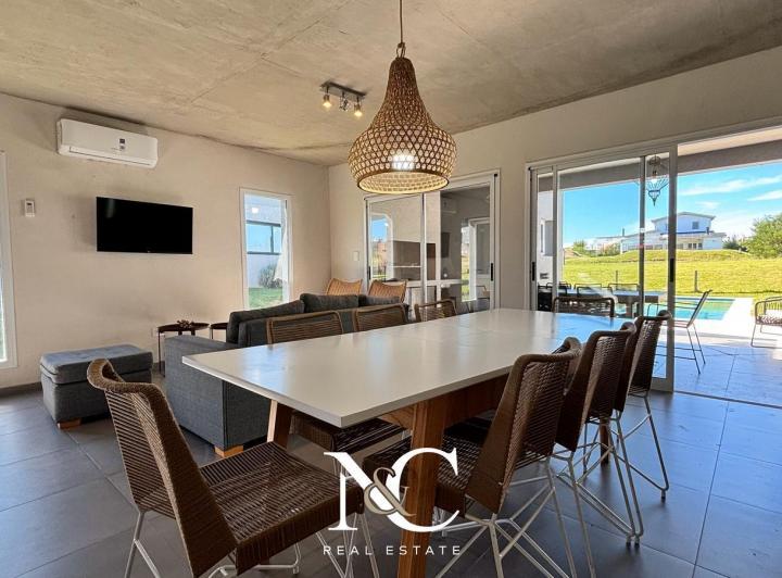 Casa · 145m² · 5 Ambientes