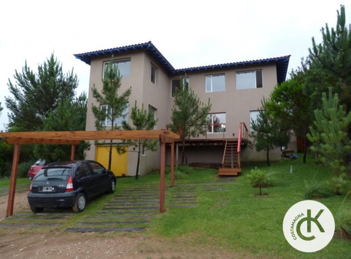 Casa · 260m² · 5 Ambientes · 2 Cocheras