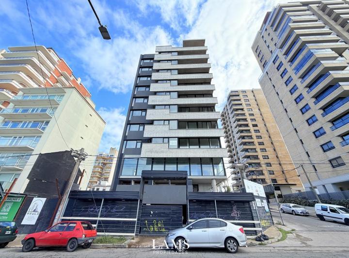 Departamento · 12m² · 4 Ambientes · 1 Cochera