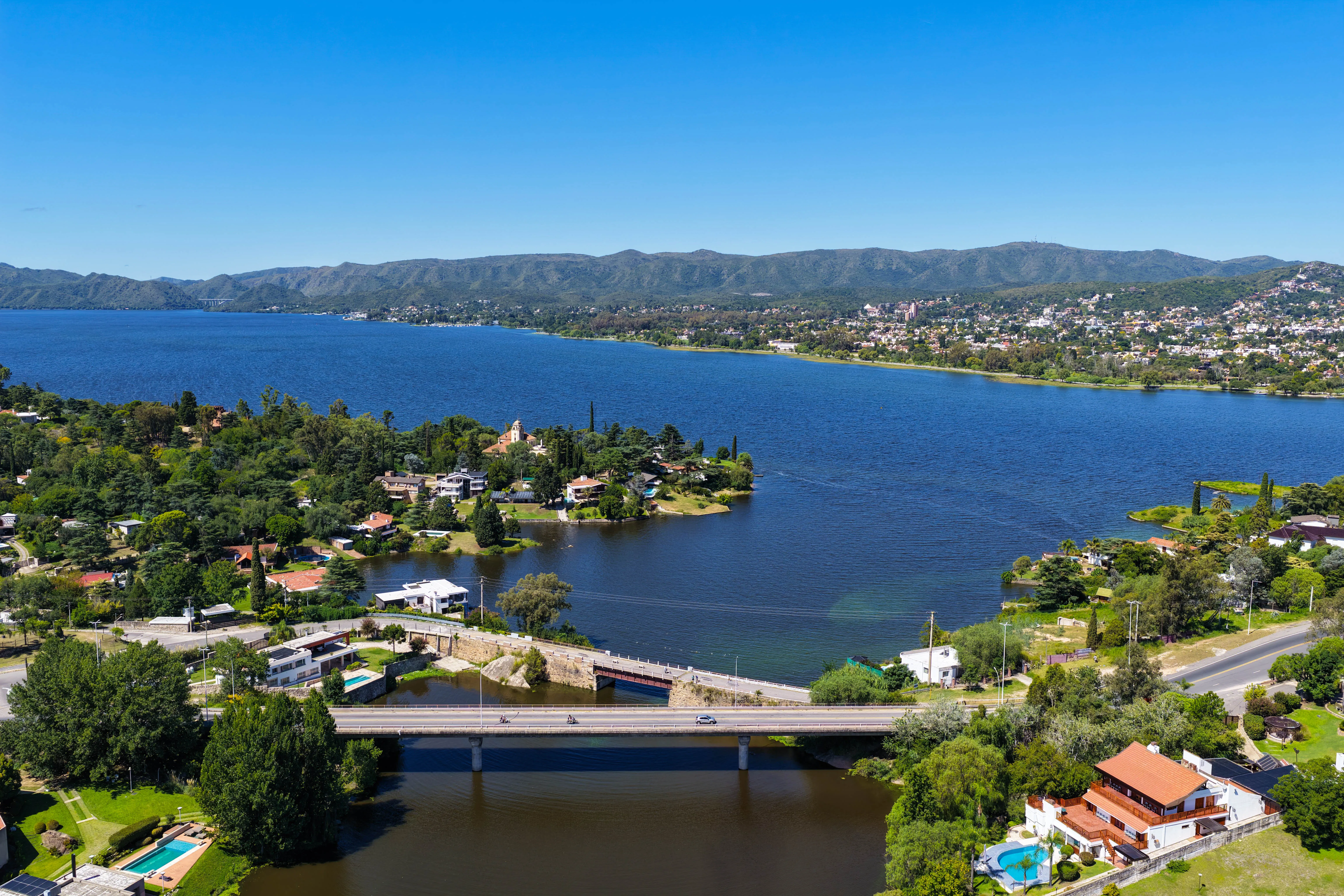VILLA CARLOS PAZ CASA EN VENTA CON BAJADA DE LANCHA