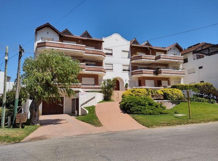 Departamento · 71m² · 4 Ambientes · 1 Cochera